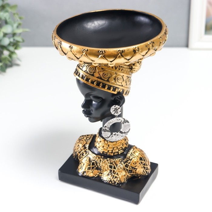 Сувенир полистоун подставка "Африканка в золотом уборе, с серьгами в ушах" 25х15х15 см