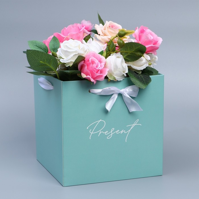 Коробка подарочная с лентами &laquo;Present&raquo;, 19 х 19 х 19 см