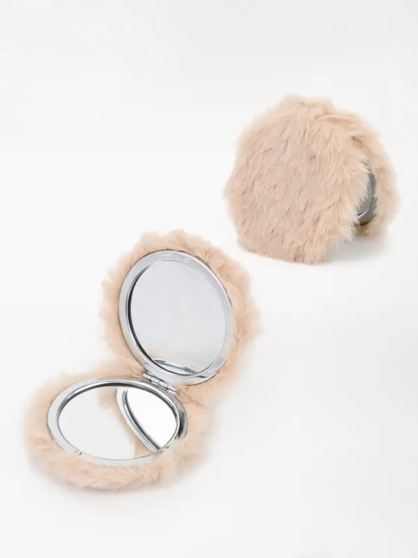 Зеркало складное круг (2) с/увел МЕХ d8см искусств мех/пластик бежевый пакет QF