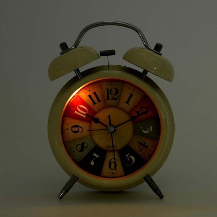 Будильник "Классика", дискретный ход, АА, 11.5 х 16 см, бежевый