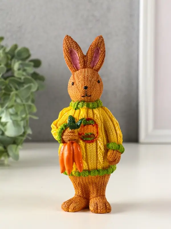 Сувенир полистоун "Заяц в вязанном свитере с охапкой моркови" 6,5х6,5х15,5 см