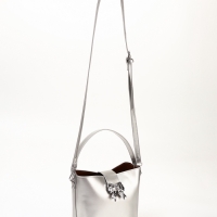 Сумка женская, 27*7*12, отд на молнии, длин ремень, серебро