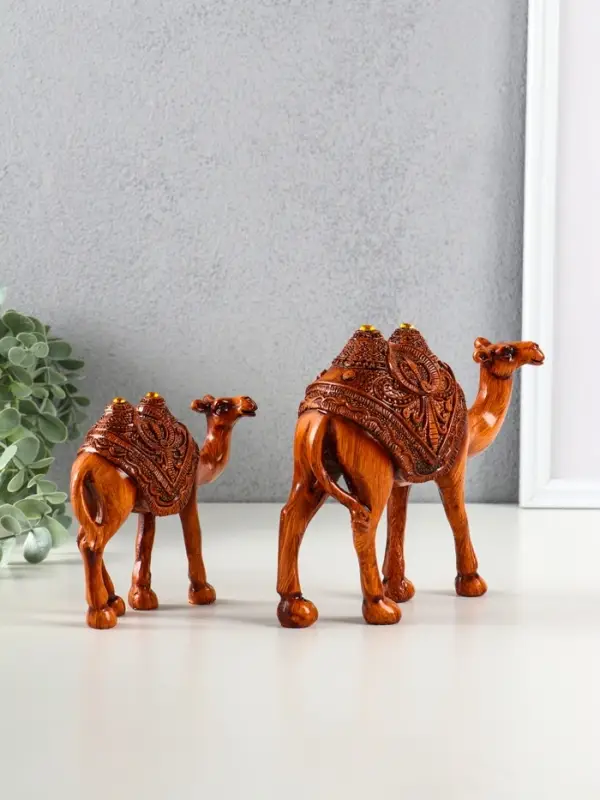 Сувенир полистоун "Двугорбые верблюды" под дерево набор 2 шт 14х4,5х12,5 16,5х5,5х14,5 см