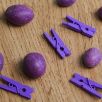 Набор прищепок для декора 50 шт., фиолетовые &mdash; 2,5 см