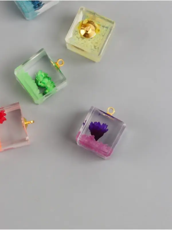 Подвеска для творчества акрил "Цветок в кубе" светится в темноте МИКС 1,6х1,6х1,8 см