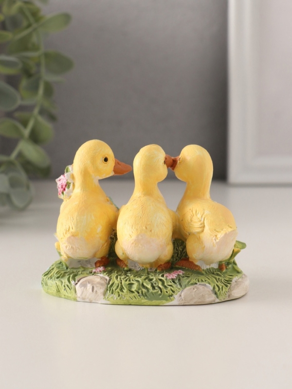 Сувенир полистоун "Утята в пруду с цветами" 9х5,5х6,5 см