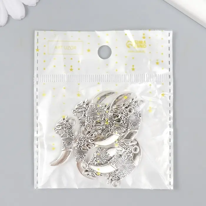 Металлический элемент, декоративная подвеска &laquo;Арт Узор. Клык дракона&raquo;, серебро, 2.9&times;1.3 см