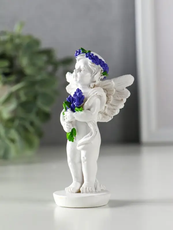 Сувенир полистоун "Ангел с букетом лаванды" бело-фиолетовый МИКС 5,7х3,5х10 см