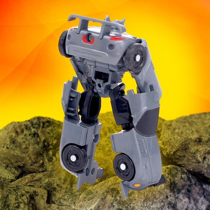Робот &laquo;Автобот&raquo;, трансформируется