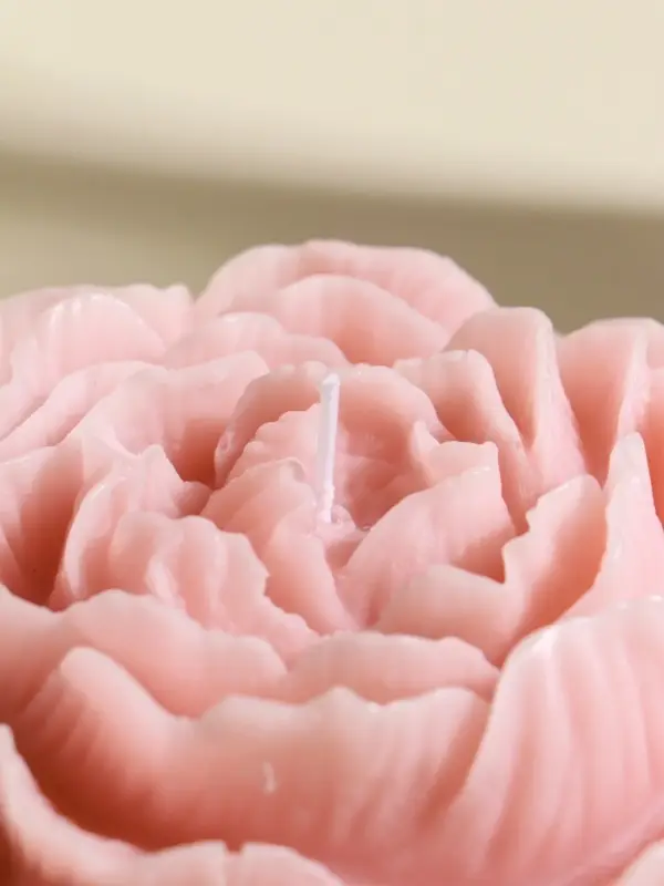 Свеча интерьерная "Бутон пиона" пыльная роза 16х14х4 см