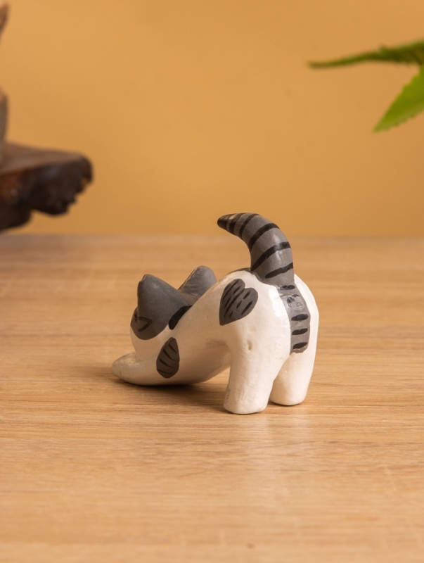 Сувенир &laquo;Потягивающийся Кот&raquo;, 2.5&times;5&times;6 см, дерево, чёрно-белый