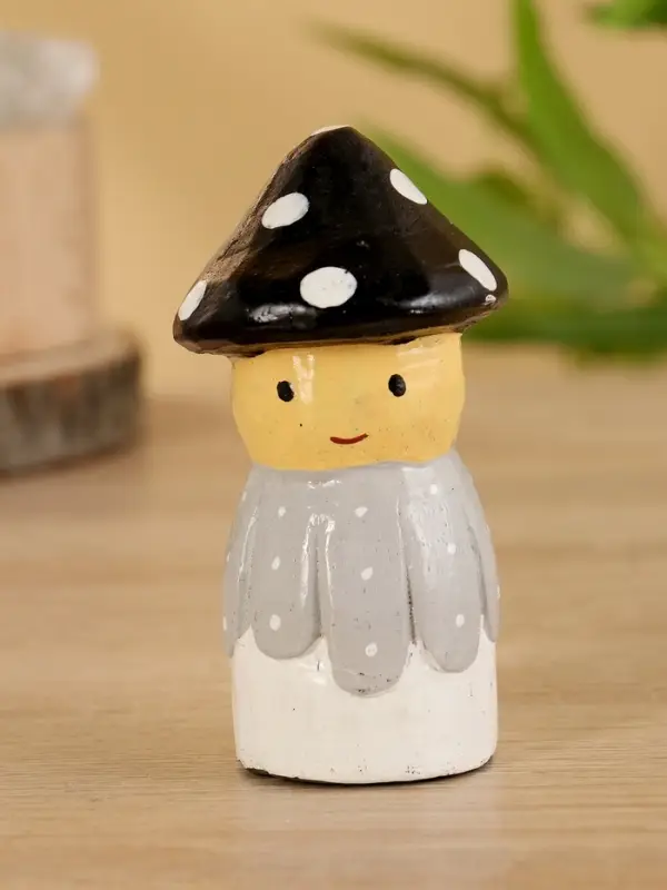 Сувенир "Гномик" дерево 5,5х5,5х10 см, цв. чёрно-серый