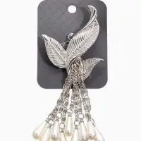 Брошь "Птица с жемчужным хвостом", цвет белый в серебре