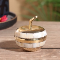 Шкатулка "Яблоко золотое" латунь с перламутром 6х6х6,5 см