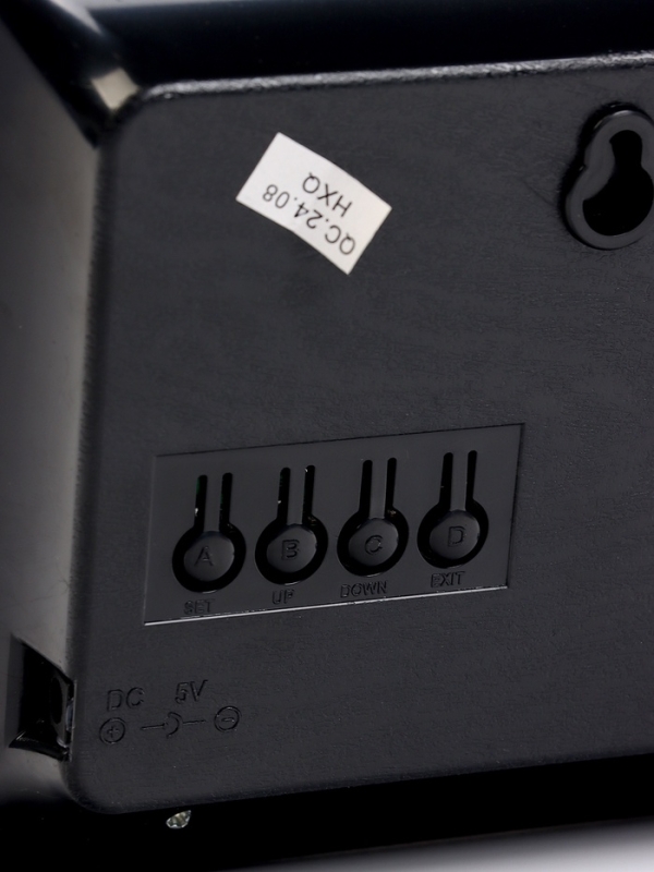 Часы электронные настенные, календарь термометр, 36.2 х 15.5 см, красные цифры 10 х 4.5 см   1076627