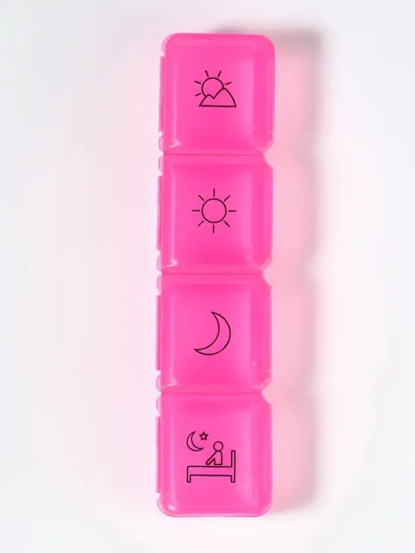 Таблетница, 10&times;2.3&times;2.3 см, 4 секции, розовая