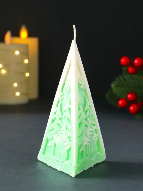 Свеча новогодняя пирамида "Снеговик" 60х120 мм, зелёный