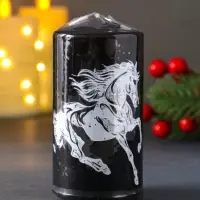 Свеча столб 50*100 мм с накаткой "Символ года" , Конь, черная