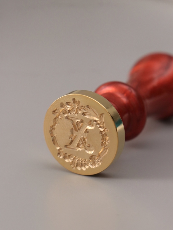 Печать для сургуча с пластиковой ручкой "Венок с буквой X" 2,5х2,5х6,3 см