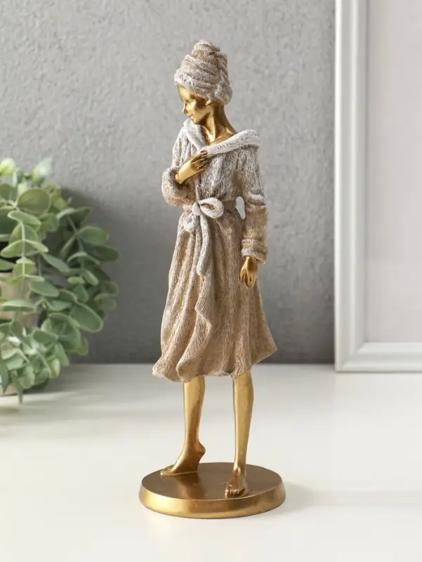 Сувенир полистоун "Девушка в банном халате" 8,5х8,5х25 см