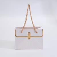 Пакет для цветов, ручка цепь, "Белый", с золотым тиснением, 15 х 10,5 х 10 см