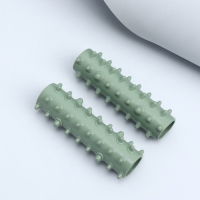 Массажёр с шипами, универсальный, 2 части, 9,5 &times; 3 см, цвет зелёный