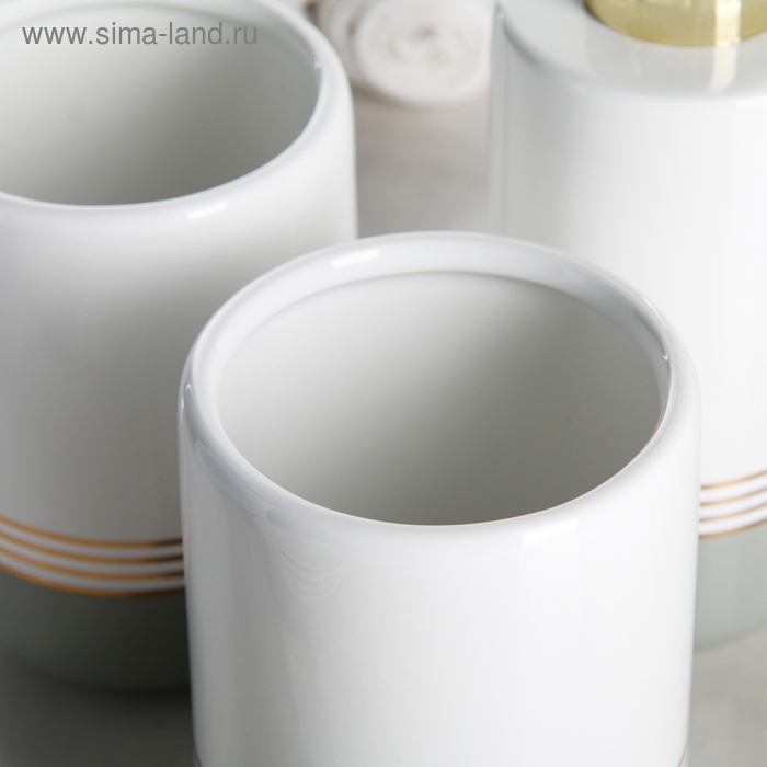 Набор аксессуаров для ванной комнаты &laquo;Лили&raquo;, 4 предмета (дозатор 300 мл, мыльница, 2 стакана), цвет бело-серый