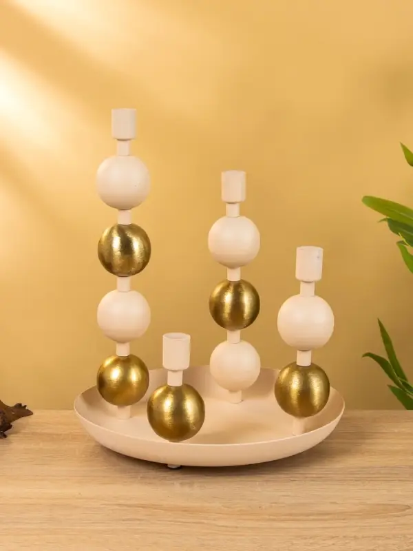 4 подсвечника на тарелке со сферами бежево-золотой 25,5х22,5х32 см
