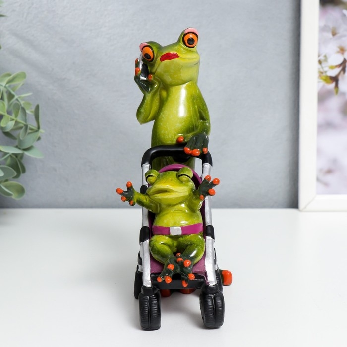 Сувенир полистоун лак "Лягуха - Мамочка с малышом в коляске" МИКС 16,7х6,3х15,5 см