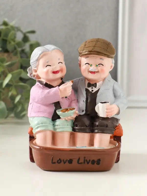 Сувенир полистоун "Дедуля с бабулей - спа процедуры" 11х9,5х12,5 см