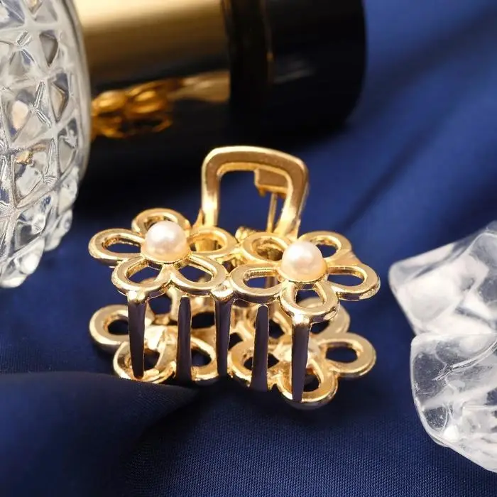 Крабик для волос &laquo;Маргарита&raquo;, ромашки жемчуг, 2.5 см, золото