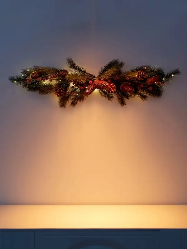 Декор настенный &laquo;Еловая ветвь с шишками&raquo;, 70&times;27 см, 30LED, от батареек CR2032&times;2, свечение тёплое белое