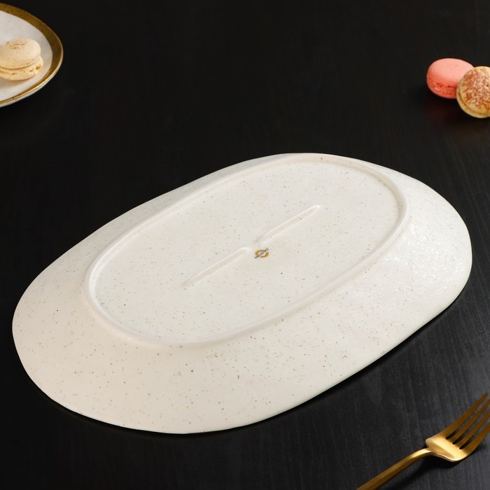 Блюдо фарфоровое сервировочное Magistro Poursephona, 37&times;24 см, цвет бежевый