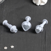 Набор плунжеров кондитерских Доляна &laquo;Сердечко&raquo;, 3 шт: 1,6&times;1,1 см, 1,4&times;1 см, 1&times;1 см, цвет белый