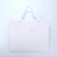 Пакет подарочный с широким дном  35 х 29 х 28 см, белый