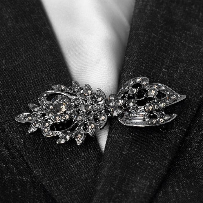 Зажим для кардигана &laquo;Асимметрия&raquo;, цвет серый в сером металле