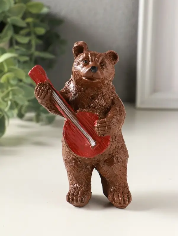 Статуэтка "Медведь с домрой" 11х7 см, коричневый