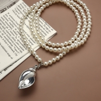 Портупея жемчужная с кулоном &laquo;Ракушка&raquo;, 129 см, белая в серебре