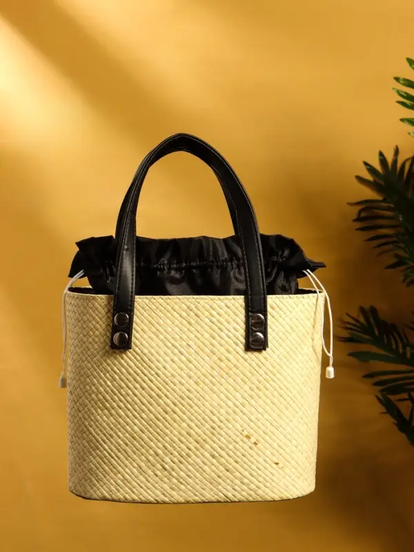 Сумка плетёная из пандана, 26&times;15&times;38 см, бежево-чёрная