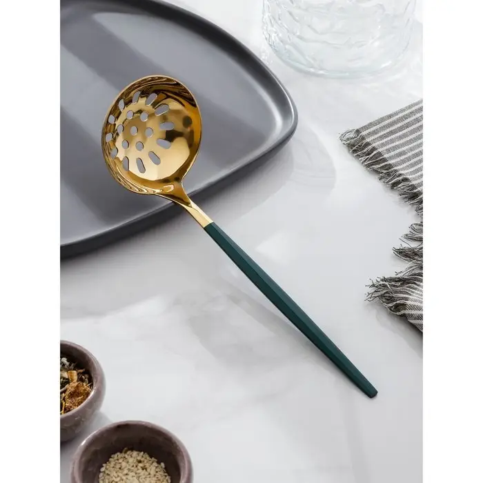 Шумовка из нержавеющей стали Magistro &laquo;Грэйс&raquo;, h=24,5 см, цвет ручки зелёный, цвет головы золотой