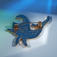 Брошь &laquo;Кит&raquo; месяц, цветная в золоте