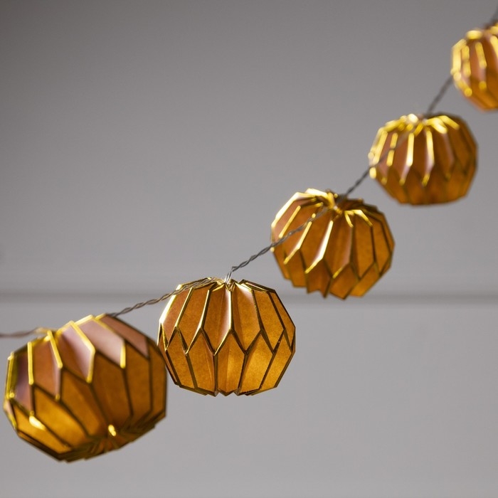 Гирлянда &laquo;Нить&raquo; 2 м с насадками &laquo;Фиолетовый фонарик&raquo;, IP20, прозрачная нить, 10 LED, батарейки AAх2 (нет в комплекте), свечение тёплое белое