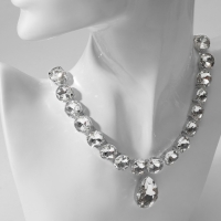 Колье &laquo;Драгоценность&raquo; капля, цвет белый в серебре, 34 см