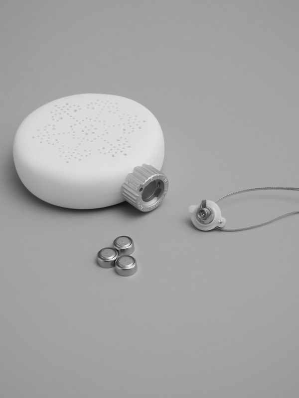 Елочный шар "Снежинка" 8.7х3.1х9.8 см, 1 LED, LR44x3(в компл.), свечение тёплое белое