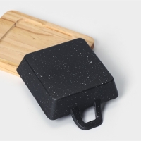 Сковорода чугунная &laquo;Ночь&raquo;, 18,5&times;12,5&times;5,2 см, на деревянной подставке