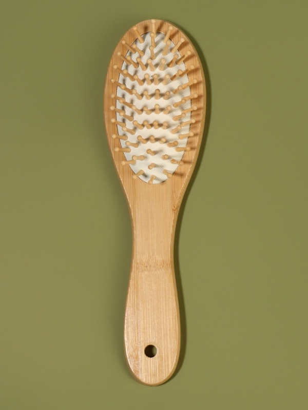 Расчёска массажная BAMBOO 23*6,5см бамбук/резина бел подвес/пакет QF