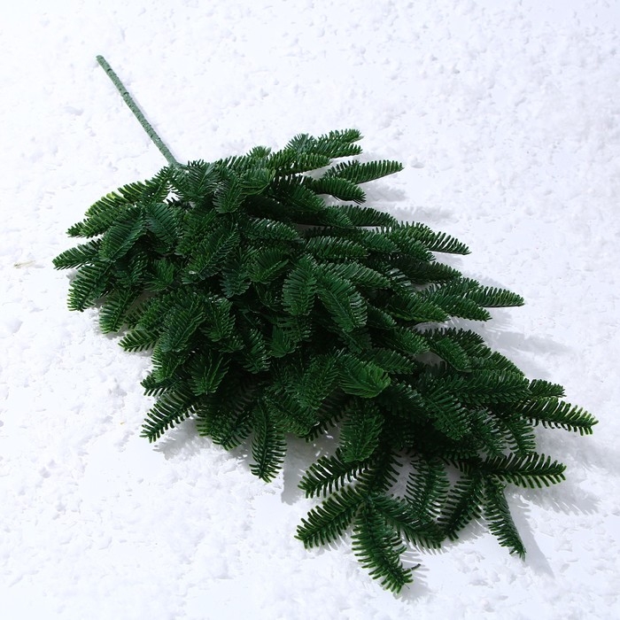 Декор &laquo;Ветвь пышной ели&raquo;