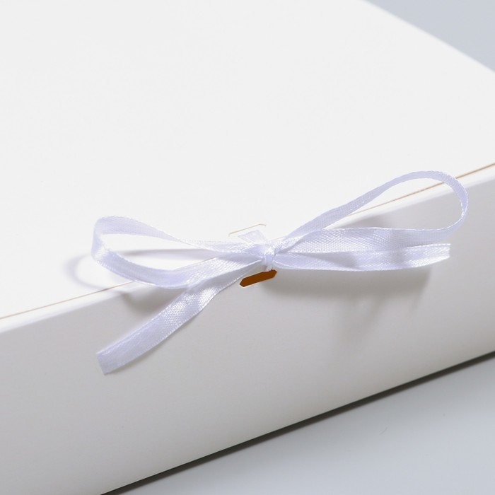 Коробка складная, белая, 24 х 24 x 6 см