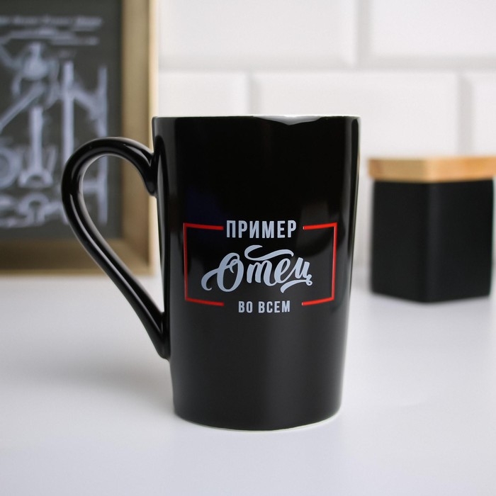 Кружка керамическая &laquo;Отец пример во всем&raquo;, 400 мл, с ложкой и крышкой, цвет белый