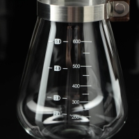 Кемекс стеклянный с мерной шкалой &laquo;Типика&raquo;, 600 мл, с деревянной ручкой